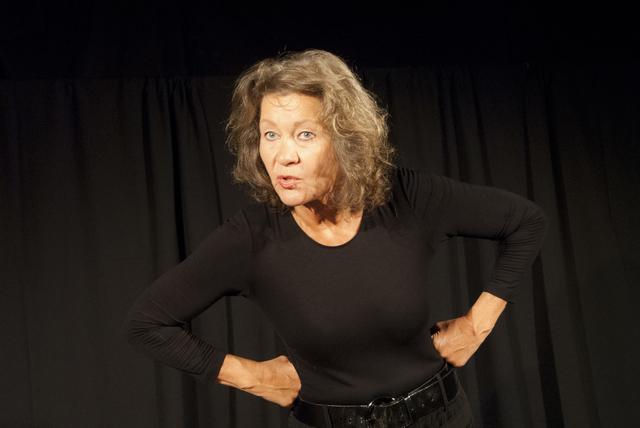 Die Schauspielerin und Kabarettistin Gabriele Köhlmeier in ihrem aktuellen Programm "Datum abgelaufen, Ware in Ordnung".