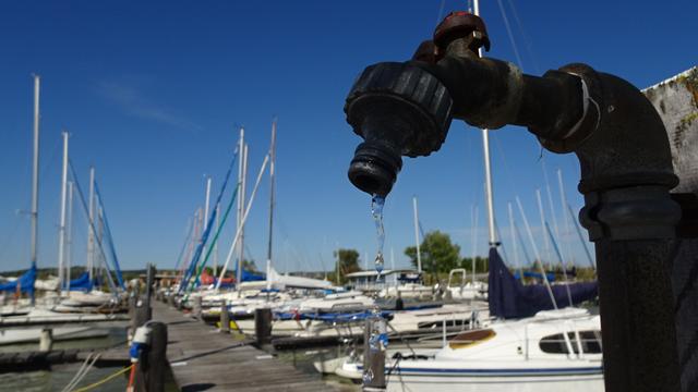 Kürzlich waren wir am Yachthafen in Jois. Eigentlich wollte ich nur einige anschauliche Makros von einem laufenden Wasserhahn machen, ...