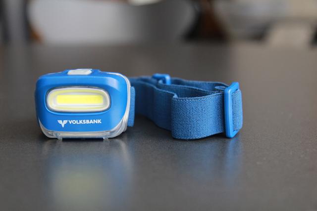 Volksbank-Kunden bekommen eine Stirnlampe mit zehn LEDs.
