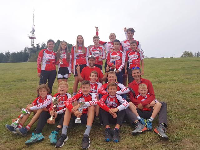 Die erfolgreichen Moutainbikerinnen und -biker vom URC Bikerei Korneuburg.