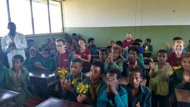 Blumen der Dankbarkeit an "Schule Äthiopien". | Foto: Markus Schwarz-Herda
