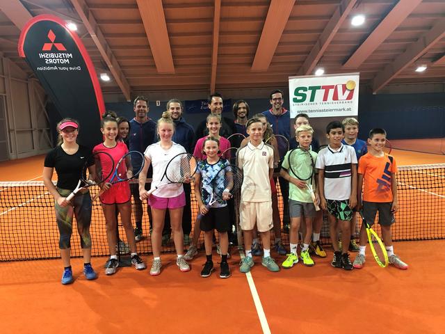 V.l.n.r.: Nina Schwarzenberger, Ela Plosnik, Evelyn Fauth, Sabrina Oswald, Stefan Kaspar, Aurelia Schober, Niki Kollaritsch, Wolfgang Thiem, Daniel Blümmel, Maris Ostrowski, Marlene Hermann, Andreas Leber, Maxi Kellner, Philipp Tischler, Janosch Mendl, Rafael Ficijan, Jonas Kreutz