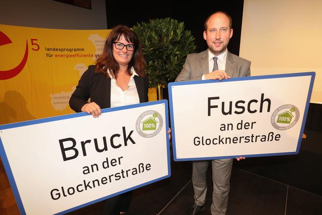 Freuten sich über die Auszeichnung: Barbara Huber, Bürgermeisterin von Bruck, und Hannes Schernthaner, Bürgermeister von Fusch.