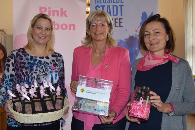 LR Daniela Winkler besuchte das Pink Ribbon Frühstück von Bgm. Lisa Böhm. Auch Andrea Konrath von der Krebshilfe Burgenland war beim Frühstück dabei.  | Foto: Stadtgemeinde Neusiedl/See