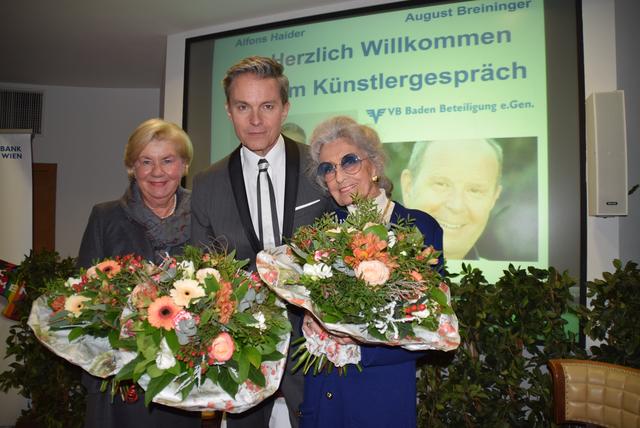 Lotte Tobisch-Labotyn rechts mit Alfons Haider und Sissy Pröll im Dezember 2018, einem ihrer letzten öffentlichen Auftritte in Baden.