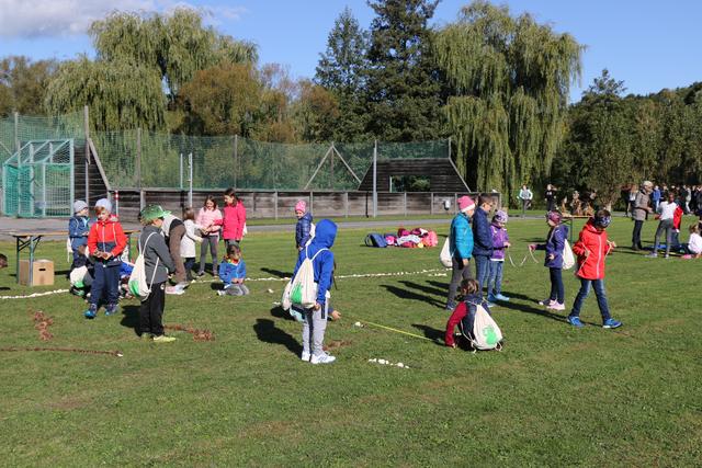 Auch im Naturpark Geschriebenstein waren Kinder messend bei der Sache. | Foto: Regionalmanagement Burgenland