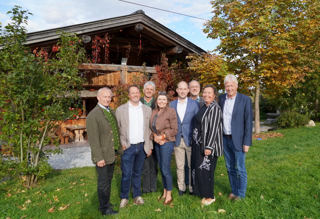 Direktor Christian Dullnigg, Günther Innerhofer (Smaragdhotel Tauernblick, BBK-Obmann Klaus Vitzthum, Referentin Dr. med.vet Anita Idel, Bgm. LAbg. Hannes Schernthaner, LAbg. Josef Scheinast (Grüner Wirtschaftssprecher). Susanne Radke (KEM) und
