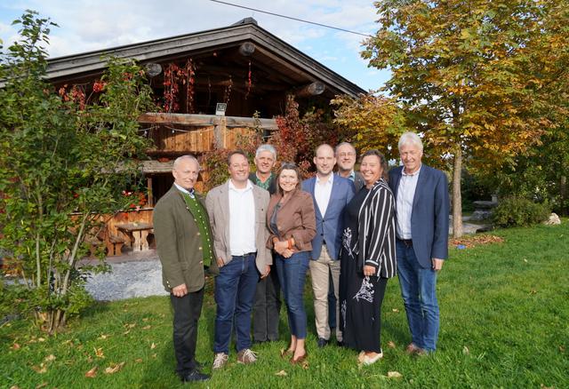 Direktor Christian Dullnigg, Günther Innerhofer (Smaragdhotel Tauernblick, BBK-Obmann Klaus Vitzthum, Referentin Dr. med.vet Anita Idel, Bgm. LAbg. Hannes Schernthaner, LAbg. Josef Scheinast (Grüner Wirtschaftssprecher). Susanne Radke (KEM) und 