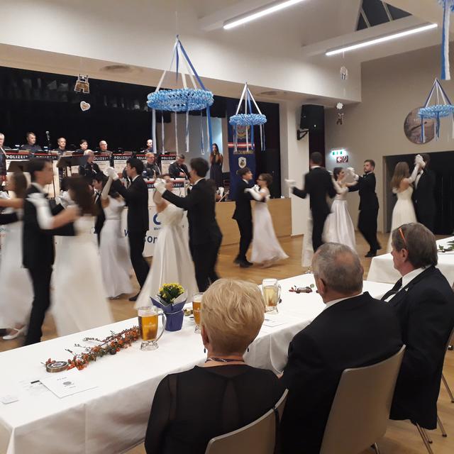 Festliche Eröffnung durch die Tanzschule Dobner
