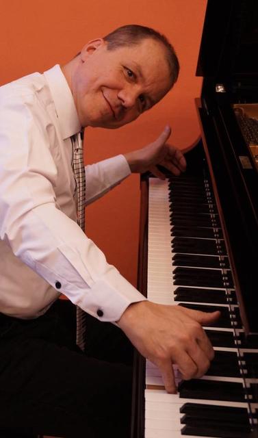 Roman Seeliger, Pianist und Klavierkabarettist