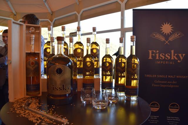 Der neue Whiskey glänzte mit edlem Design. | Foto: Siegele