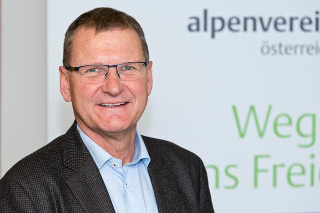 Bei der Jahreshauptversammlung wurde Dr. Andreas Ermacora in seinem Amt auf weitere vier Jahre
gewählt.