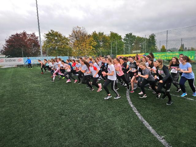 Rund 530 Schüler aus allen Hartberger Schulen machen den Crosslauf zur größten Schulsportveranstaltung im Bezirk.