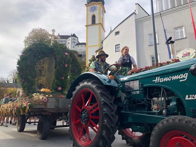 Natürlich mit Krone – die Jungbauernschaft und Landjugend im Bezirk Kufstein lud zum großen Festumzug in die Festungsstadt.