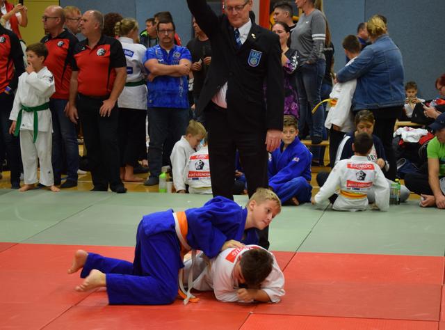 Sieg mit Ippon für Patrick Sejk (blau).