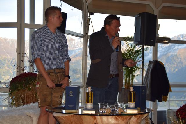 Bergbahnen Geschäftsführer Benny Pregenzer (r.) bedankte sich bei allen Partnern und Organisatoren. | Foto: Siegele