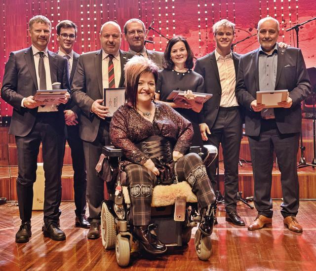 Die ausgezeichneten Persönlichkeiten mit RollOn-Obfrau Marianne Hengl.