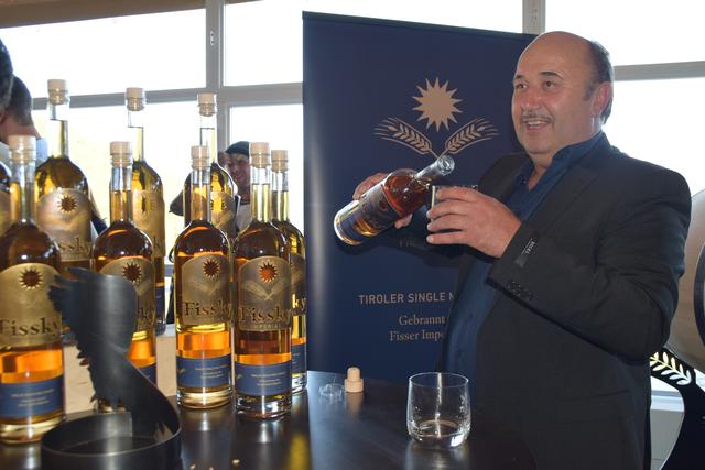 Eingeschenkt wurde von Gerhard Maass persönlich. | Foto: Siegele