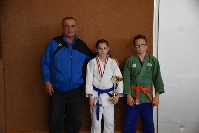 Trainer Achim Huhn und die Sportler des Judoteam Salzkammergut.