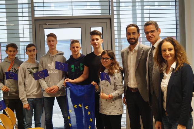 AHS-Leibnitz Absolvent Christoph Klemencic arbeitet als Attaché in Brüssel. In seiner ehemaligen Schule gab er in Einblick in die Nervenzentrale Europas.
