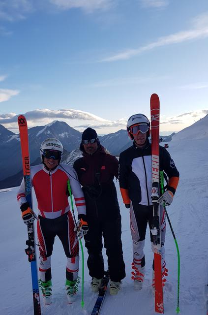 Markus Salcher (links) Mitte Trainer Markus Gutenbrunner und Trainingskollegen Nico Pajantschitsch