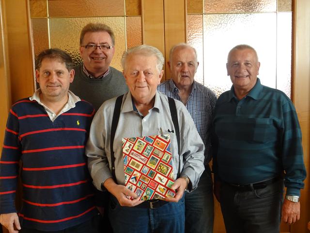 Die anwesenden Mitglieder des Briefmarkensammlervereins Mittelburgenland: Karl Pfneisl, Werner Schöll, Obmann Johann Eidler, Otto Niemandsfreund und Johann Hoschopf.