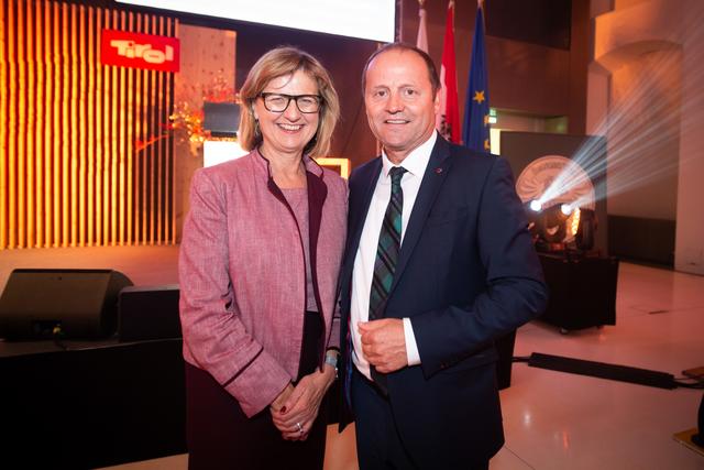 Tirols LHStv Josef Geisler konnte Österreichs Landwirtschaftsministerin Maria Patek beim Tirol-Empfang in Wien begrüßen. | Foto: Land Tirol/Karlovits