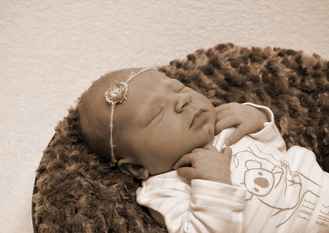 Emilia hat die Herzen ihrer Familie im Flug erobert