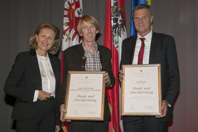 Wirtschaftslandesrätin Patrizia Zoller-Frischauf mit den Geehrten aus Innsbruck. | Foto: Die Fotografen/Land Tirol