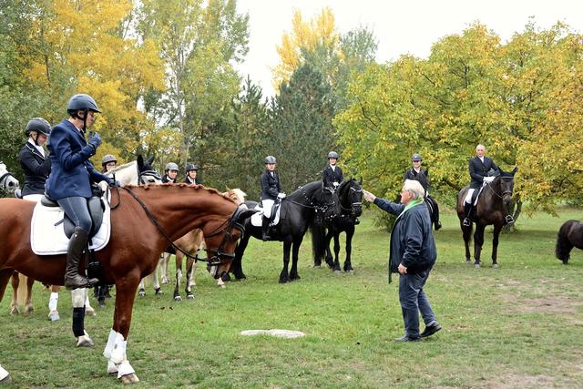 Pfarrer Walter Reichel bei der Pferdesegnung | Foto: Wellenhofer