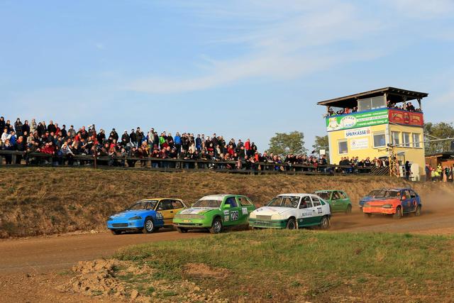 Mehr als 1000 Besucher kamen zur Weinland Trophy am WRT-Ring nach Hollabrunn. | Foto: Foto: Otto Lehr