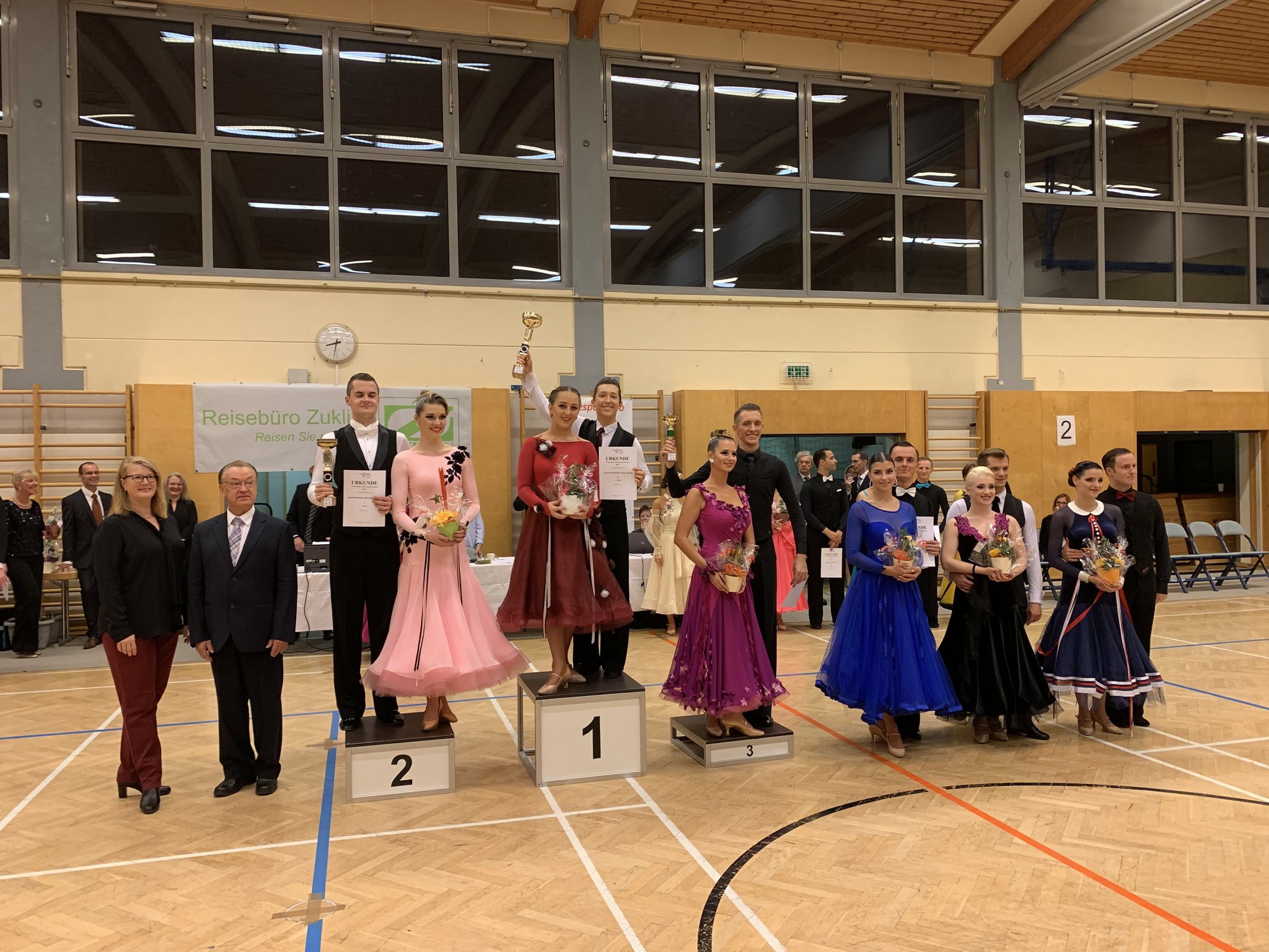 Kultserie Zieht Massen An – Premiere In Starnberg: Alle Waren Sprachlos! - tm5btsy
