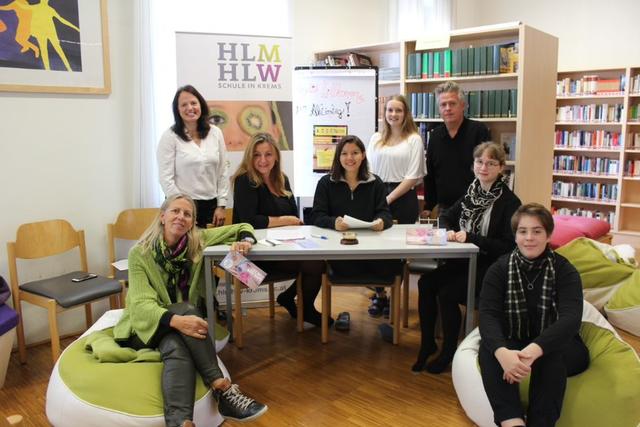 HR Dir. Mag. Sabine Hardegger, Mag. Verena Gegendorfer-Falb, Mag. Bernadette Gerstl Msc, Narisa Janko, Alina Haizinger, Flo Staffelmayr, Magdalena Wolf, Hannah Maurer | Foto: HLM HLW