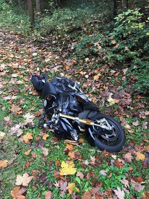 Der deutsche Motorradfahrer verstarb nach seinem Sturz noch an der Unfallstelle in Angerberg.