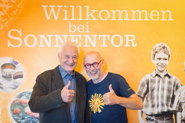 Verkehrsexperte Hermann Knoflacher gemeinsam mit Sonnentor Gründer Johannes Gutmann.