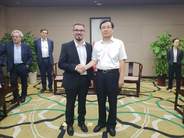 Ervin Hukarevic unterzeichnete eine Absichtserklärung für eine freundschaftliche Beziehung mit China