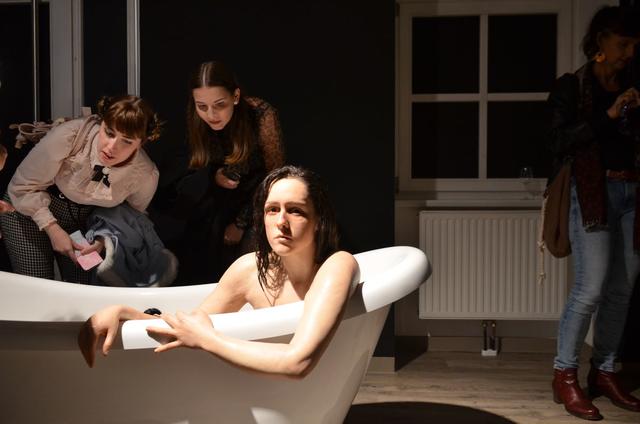 Die Frau in der Badewanne von Daniel Riedl beeindruckte die Besucher in Köflach.