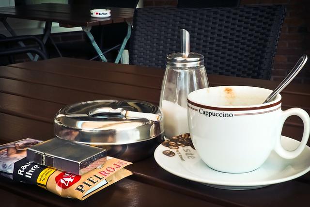 Zigarette zum Kaffee? Ab 1. November nicht mehr in Innenräumen der Gastronomie. Klagenfurter Wirte stehen nun vor unterschiedlichen Situationen angesichts des totalen Rauchverbots
