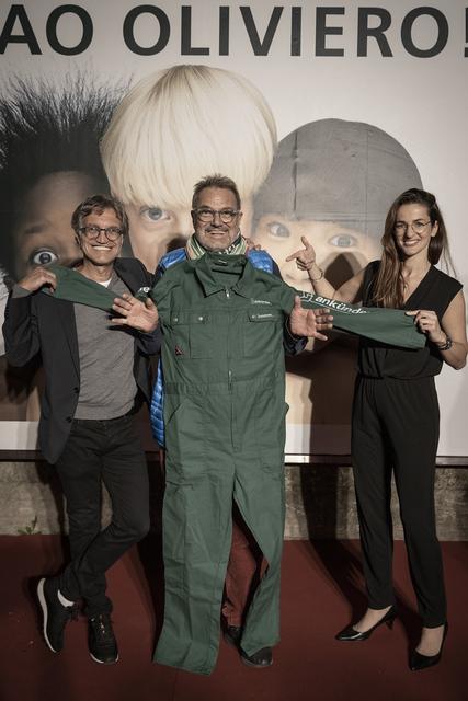 Ein grüner Overall vom "Ankünder für den Meister: Dieter Weber, Olivero Toscani, Daniela Beutle.