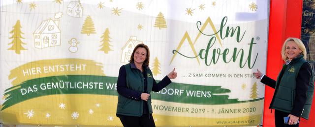 v.l.n.r. Claudia Wiesner,geschäftsführende
Gesellschafterinnen des Alm Advent, und Mag.Maria Hötschl