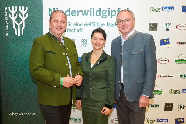 andesjägermeister Josef Pröll, NÖ Jagdverband-Generalsekretärin Sylvia Scherhaufer und LH-Stellvertreter Stephan Pernkopf. 
 | Foto: NÖ Jagdverband/Georges Schneider