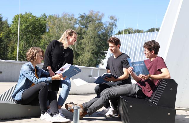 "Bühne frei" heisst das Veranstaltungsmagazin der Anton Bruckner Privatuniversität.