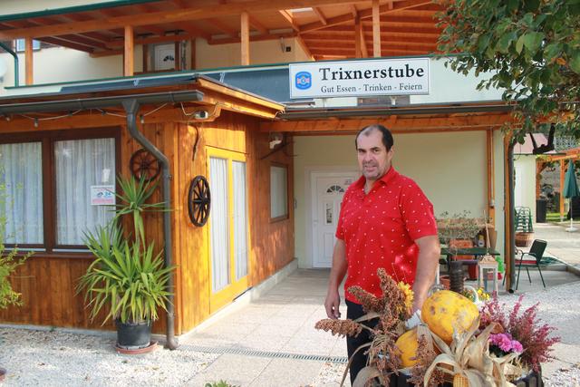 Josef Sutter vor der "Trixnerstube" in Mittertrixen