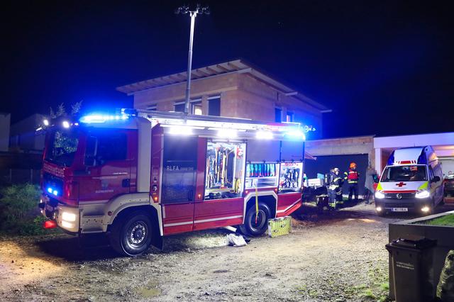 Großeinsatz der Feuerwehr auf einer Hausbaustelle in Buchkirchen.