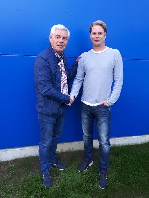 Harald Schwab mit Neo-Fernitz-Mellach-Trainer Robert Pfingstl (r.)