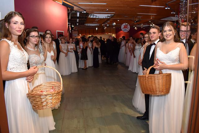 Jennersdorfs Maturanten tanzen am Freitag, dem 25. Oktober.