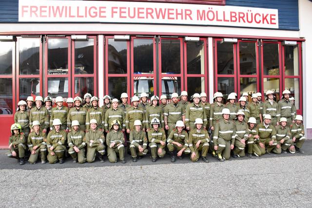 Die neuen Feuerwehr-Maschinisten des Bezirks Spittal.