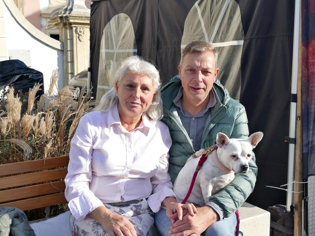 Schwechat: Beschwerden und Lob von Brgern Wir durften nette Menschen kennenlernen, die uns sachlich erluterten wo Tom Klinger aus Schwechat Gramatneusiedl angelt zwei Betriebe und 50 neue Arbeitspltze. Schwechat: Beschwerden und Lob von Brgern - Schwechat