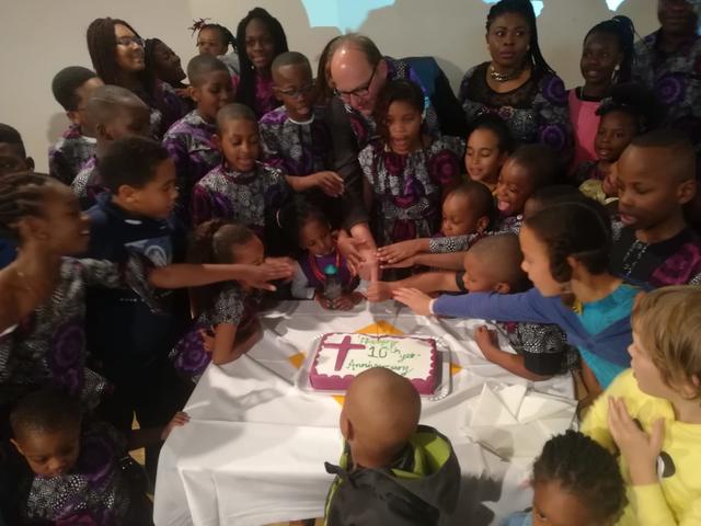 Eine farbenfrohes Fest zum 10-Jahr-Jubiläum der afrikanischen Gemeinde in Innsbruck.