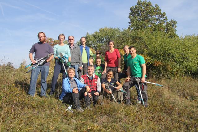 Etliche Freiwillige beteiligten sich an der Aktion von Gemeinde, Landschafts-Pflegeverein und Umweltagentur.